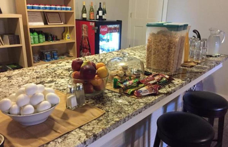 Food & Drinks, Barefoot Hills, Lumpkin