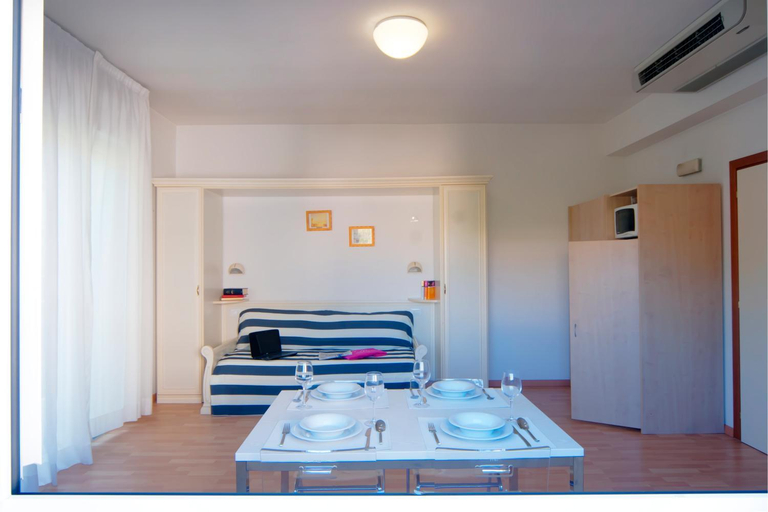 Others 4, Residence Divina, Rimini
