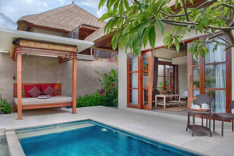 Swimming Pool 13