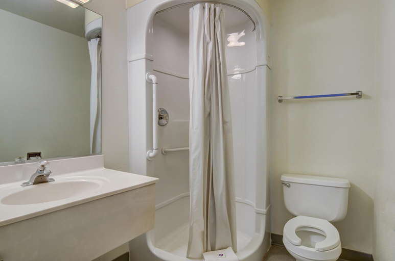 Bathroom 4, Motel 6 Fort Collins, CO, Larimer