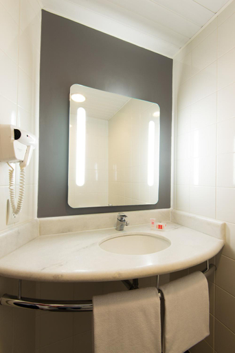 Bathroom 5, ibis Sao Jose dos Campos Colinas, São José dos Campos