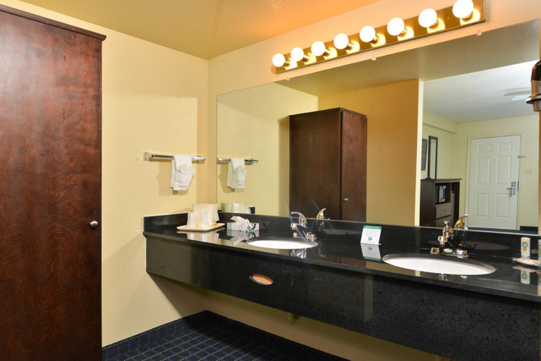 Bathroom 4, Quality Inn Needles, San Bernardino