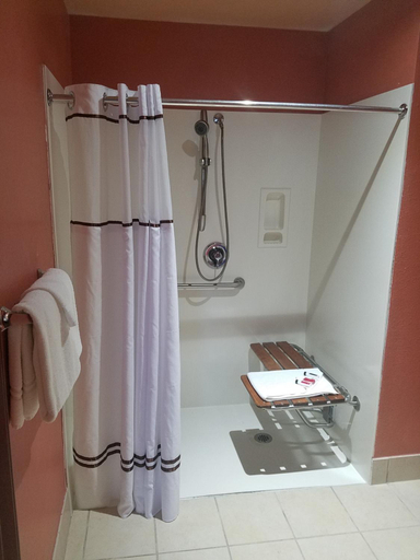 Bathroom 4, Baymont by Wyndham Sullivan, Franklin