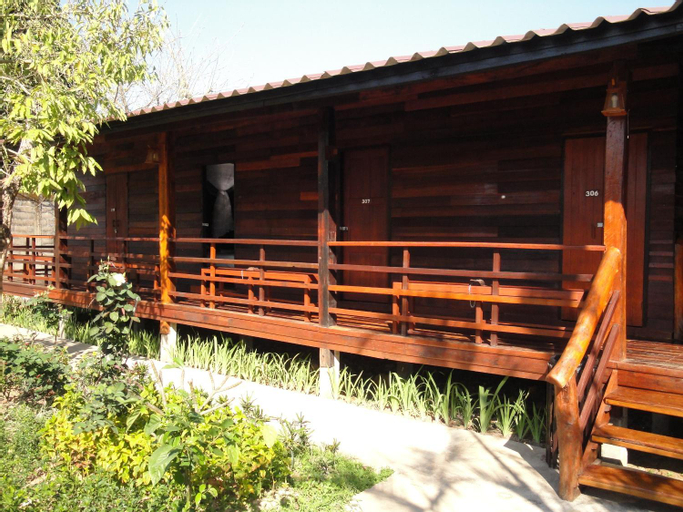 Exterior 8
