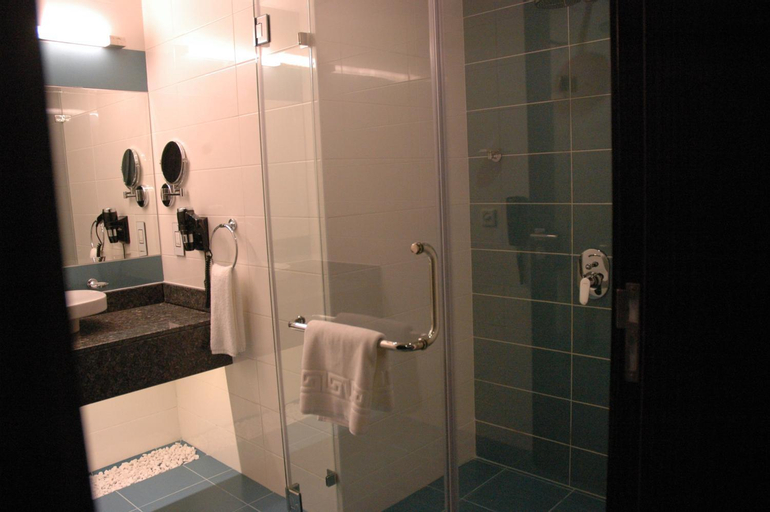 Bathroom 17
