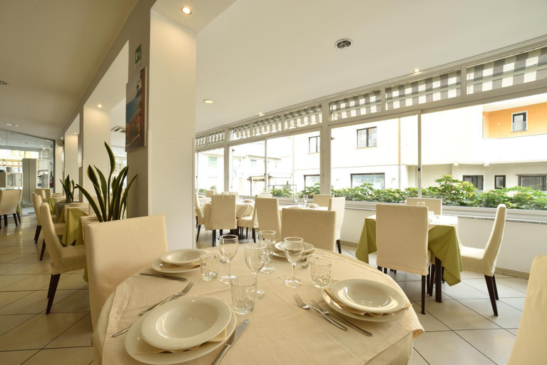 Food & Drinks 5, Hotel Ristorante La Marina Mhotelsgroup, Imperia