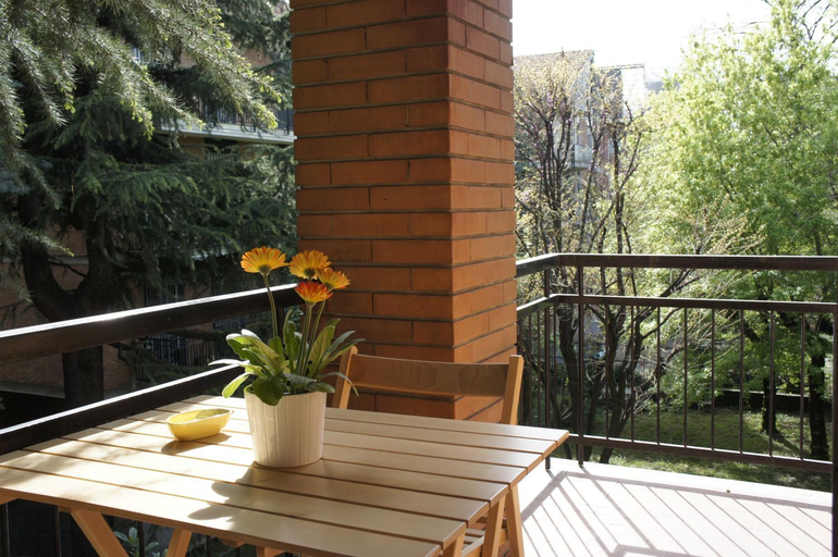 Others 3, Lotus B&B, Milano