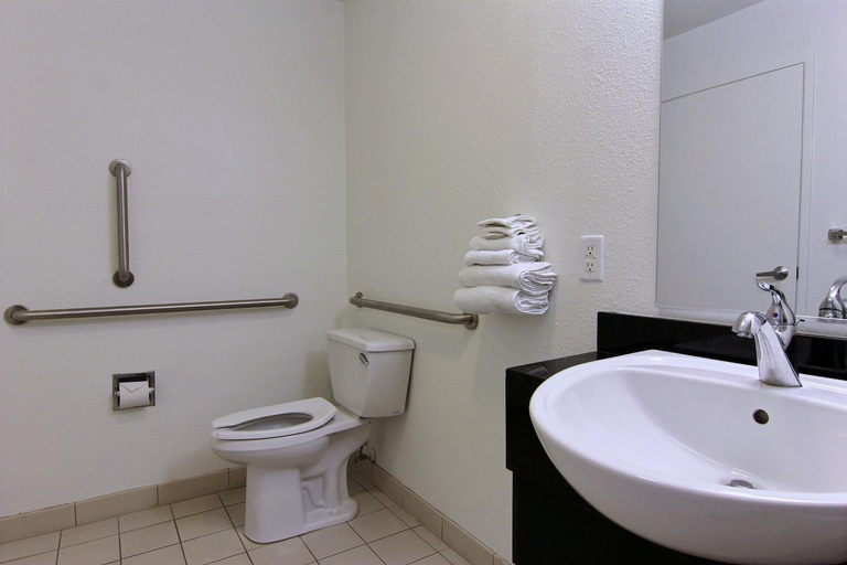 Bathroom 4, Motel 6 Corpus Christi Northwest, Nueces