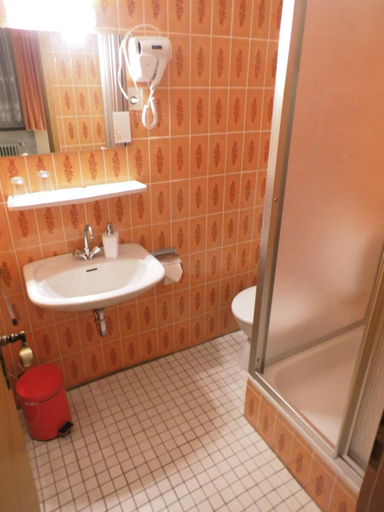Bathroom 2, Hotel-Pension Dressel, Bayreuth