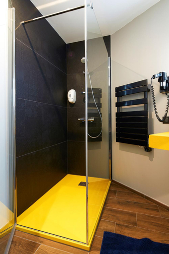 Bathroom 9
