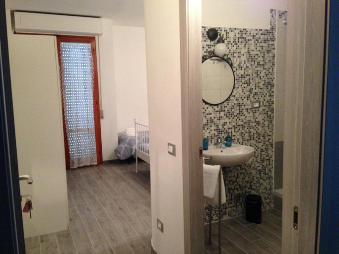 Bathroom 3, Residenza Cisanello, Pisa
