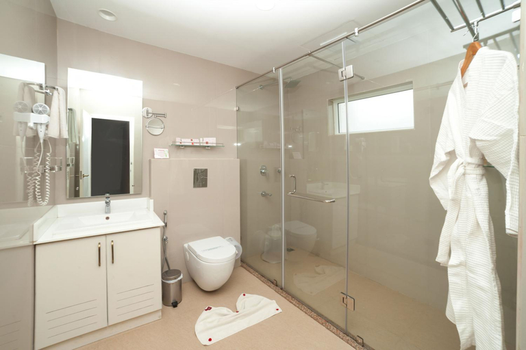 Bathroom 5, The Fog Resort Munnar, Idukki