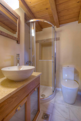 Bathroom 2, Ritsos Guesthouse, Peloponnese