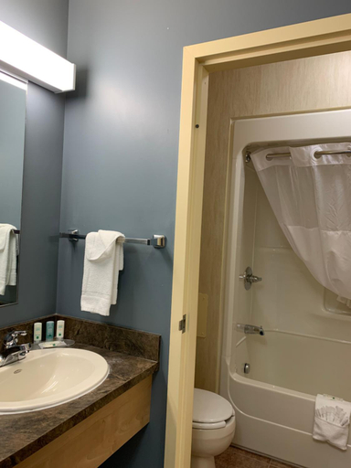 Bathroom 4, Quality Inn Rivière-Du-Loup, Rivière-du-Loup