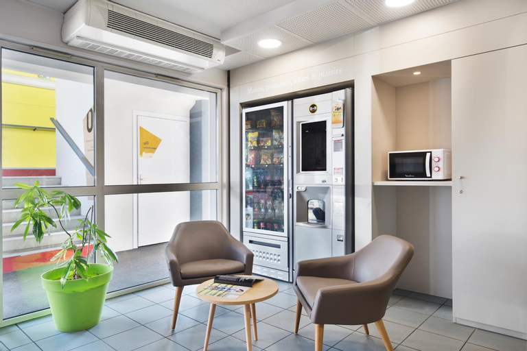 Food & Drinks 3, B&B HOTEL Lyon St Priest, Rhône