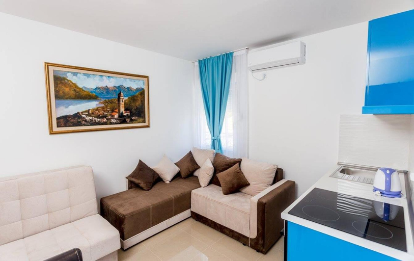 Others 4, Apartments Belani