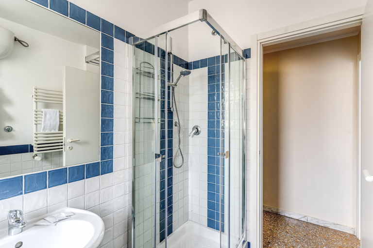 Bathroom 5, RDD, Rome