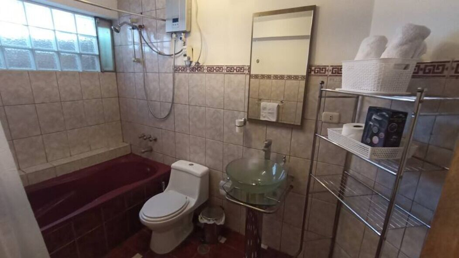 Bathroom, Apartment Inti, Cusco