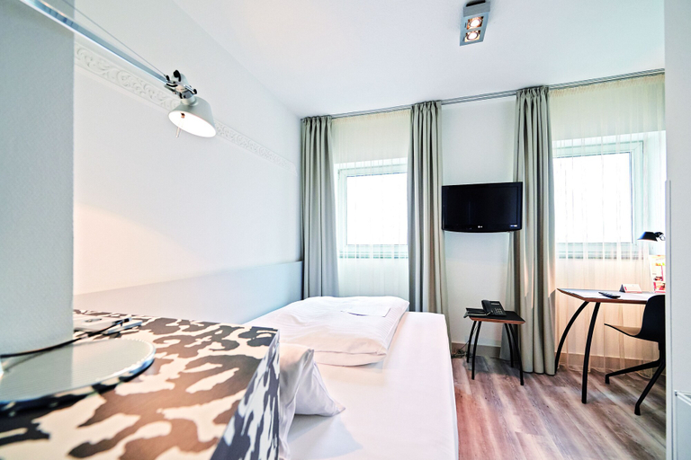 Bedroom 3, Hotel Amadeus, Region Hannover