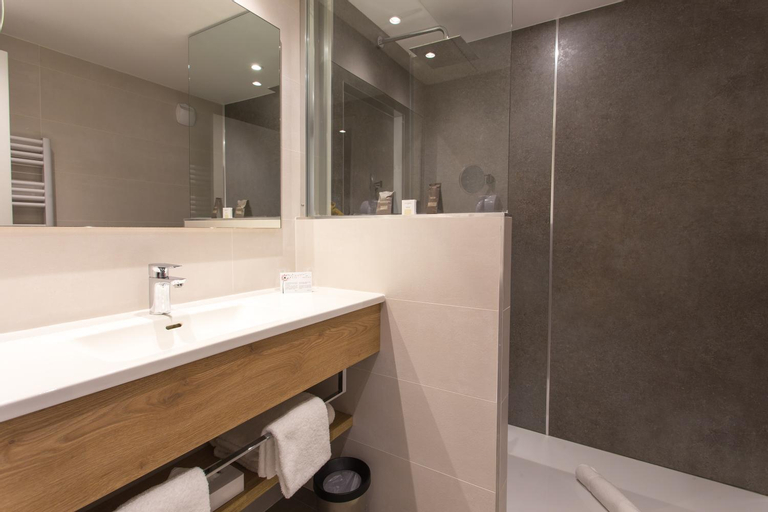 Bathroom 4