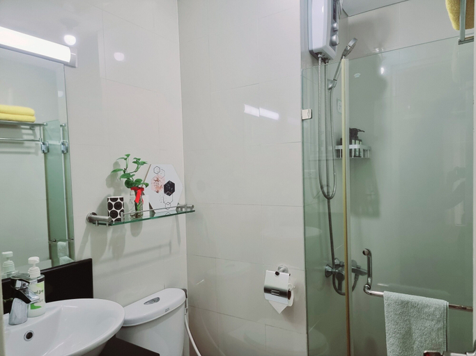 Bathroom 4, One Palm Tree Villas - Unit 3i and 3j, Pasay City