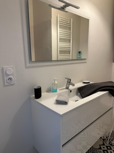 Bathroom 1, Appartement Design III - Port du Rosmeur - Parking Prive - Douarnenez, Finistère