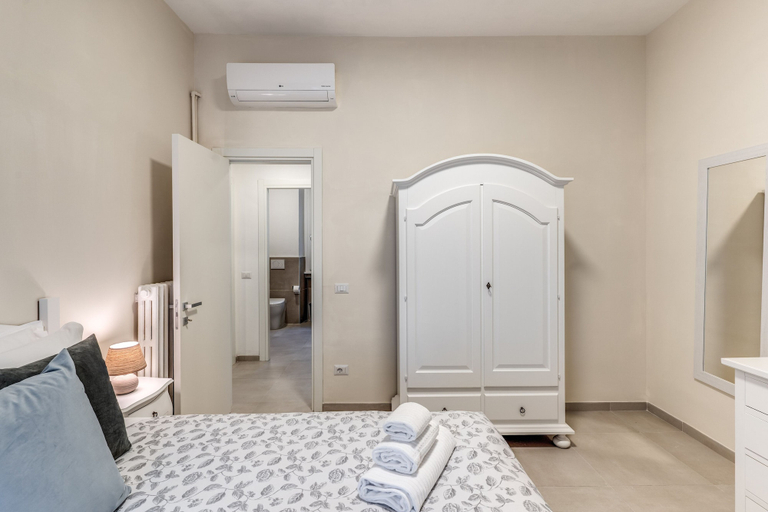 Bedroom 4, Inn 3, Rome