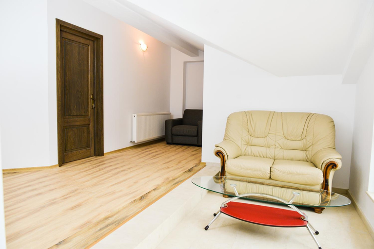 Public Area, Park House, Dej