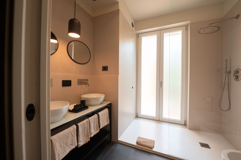 Bathroom 5, The Sanctuary Urban Retreat, Rome