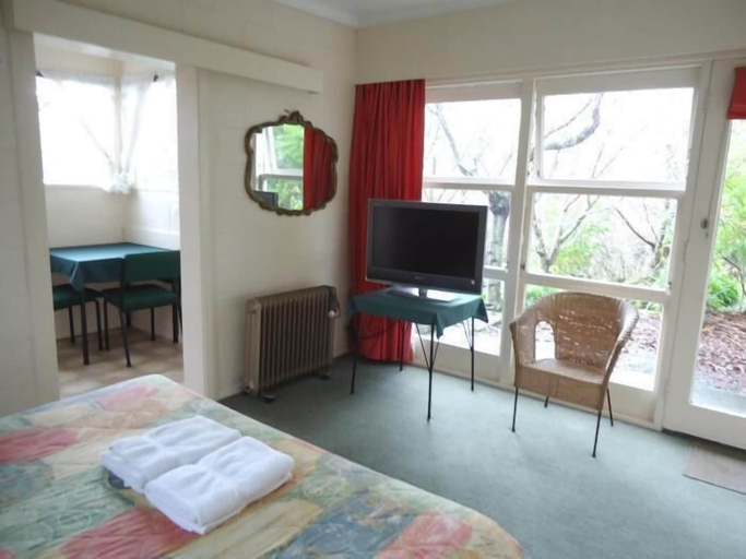 Bedroom 2, Park Lodge Motel, Waipa