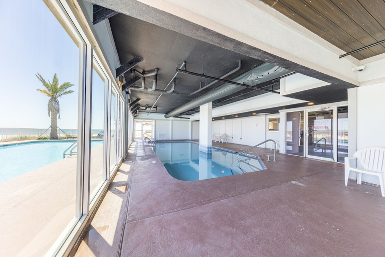 Sport & Beauty 4, Royal Palms 1203, Baldwin