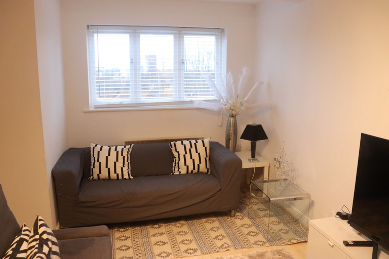 Bedroom 3, Skyline Haven Modern 2BR w/ Free Parking & 4kTV, London