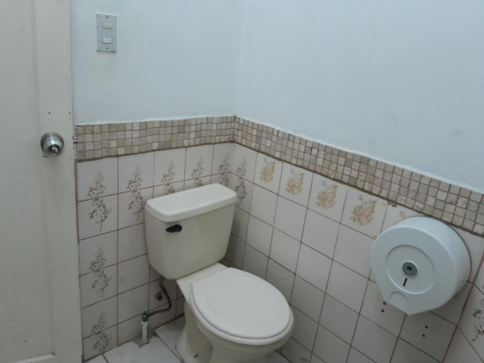 Bathroom 4, Gaudys Hotel, San José