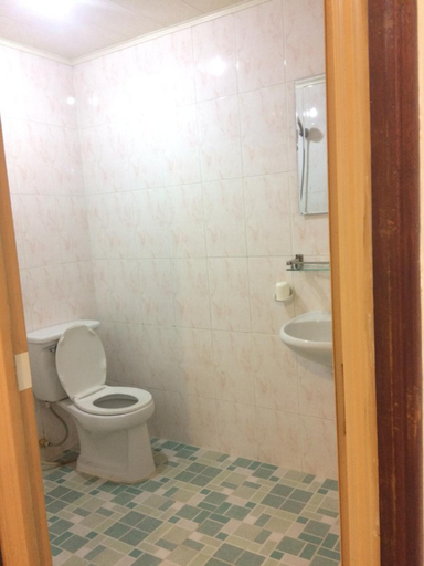Bathroom 3, The Bright Lotus Guesthouse, Phnom Penh
