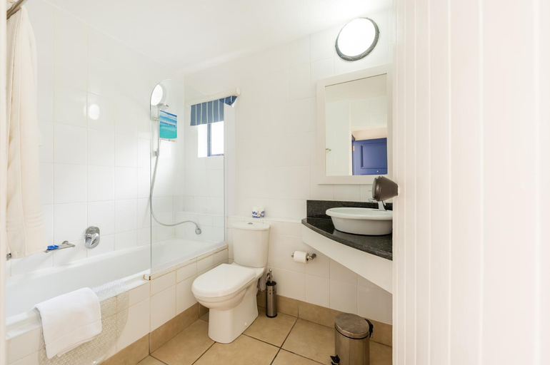 Bathroom 5, Club Mykonos Langebaan, West Coast