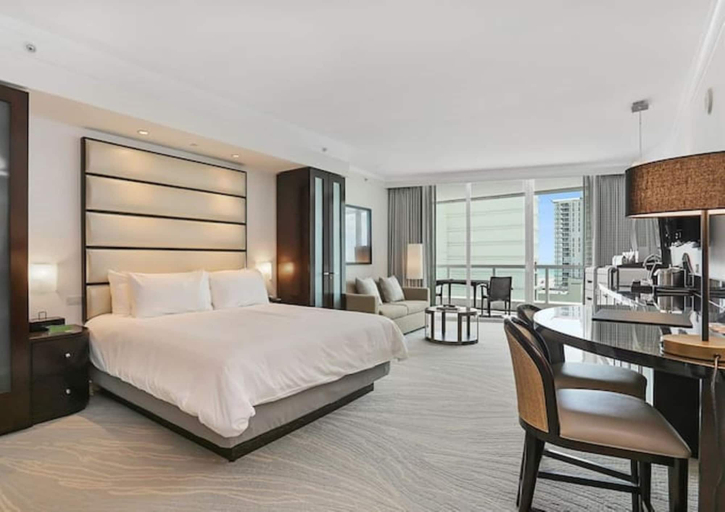 Bedroom, FontaineBleau Resort Ocean plus City View, Miami-Dade