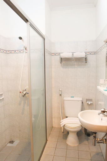 Bathroom 11