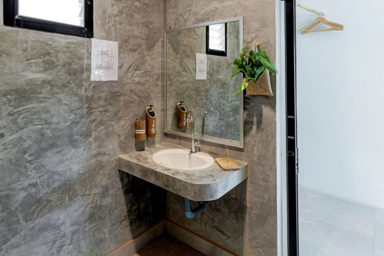 Bathroom 4, Whynam Beach