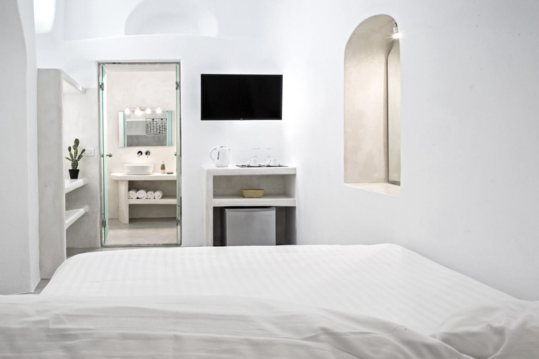 Bedroom 2, Hotel Thireas, South Aegean