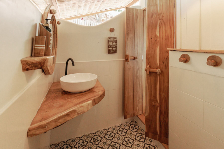 Bathroom 4, Whynam Beach