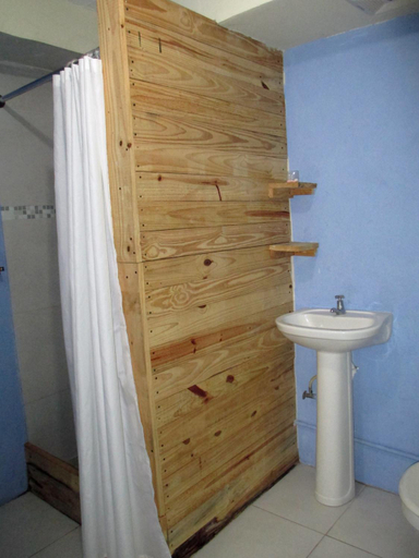 Bathroom 3, Kingsworth Bed and Breakfast