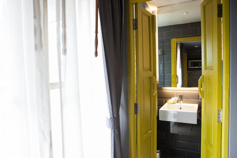 Bathroom 12