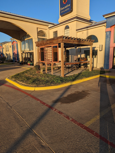 Exterior & Views 2, Executive Inn and Suites Wichita Falls, Wichita
