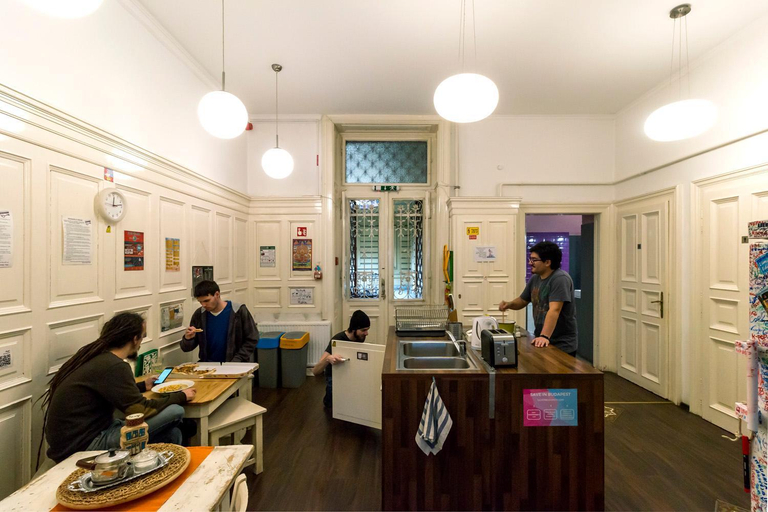 Food & Drinks 5, Baroque Hostel Budapest, Budapesti