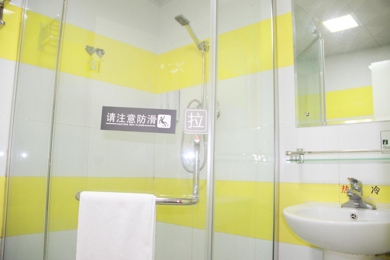 Bedroom 5, 7 Days Inn Foshan Zumiao Metro Station Weiguo Road, Foshan