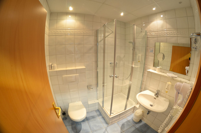 Bathroom 4, Hotel am Markt, Karlsruhe
