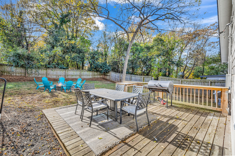 Others 2, 4BR Bright and Modern - Close to Everything, Mecklenburg