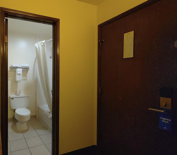 Bathroom 5, Days Inn by Wyndham Pocatello University Area, Bannock