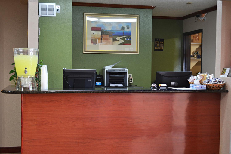 Public Area 2, Super 8 by Wyndham Tilton/Lake Winnipesaukee, Belknap