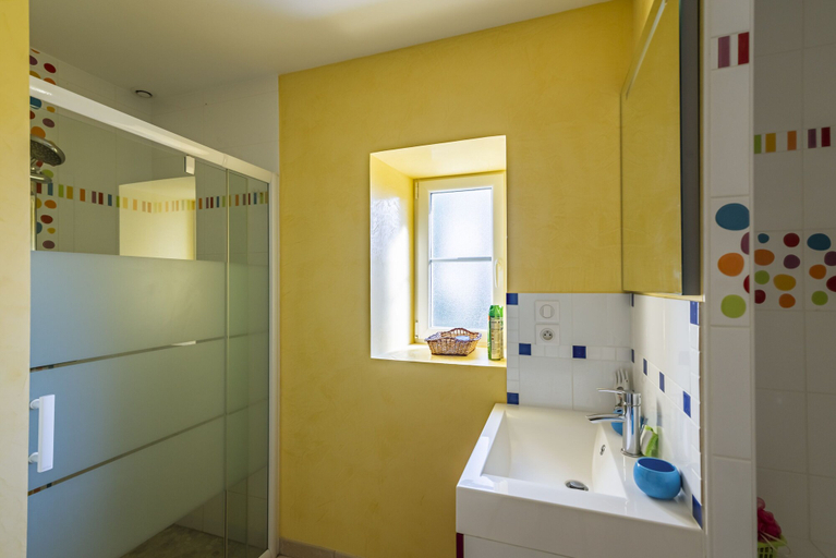 Bathroom 4, La Tour de Lierre 3, Indre-et-Loire
